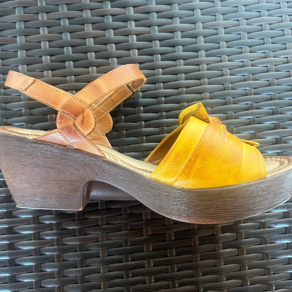 Most comfortable summer shoes, worn once!